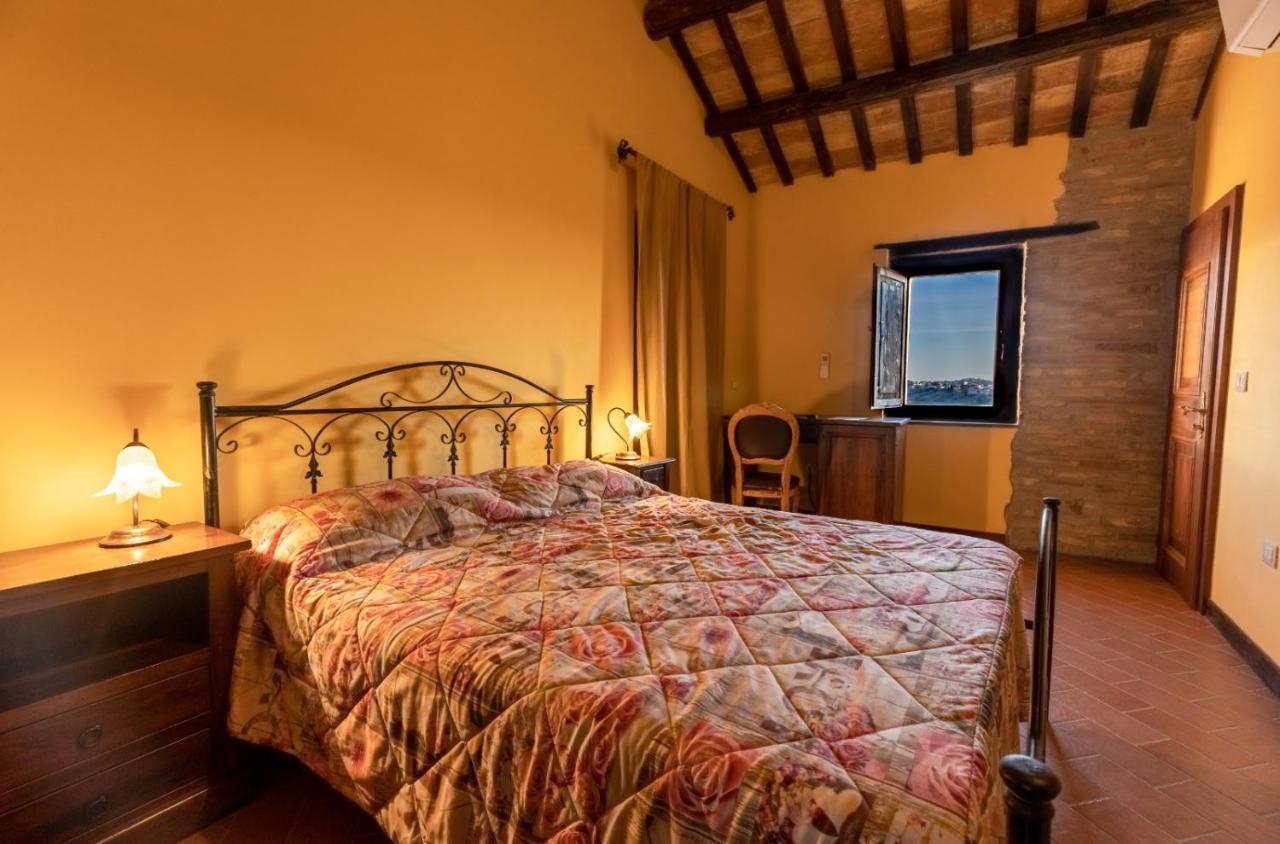 Castello Di Petecciano B&B Mosciano SantʼAngelo Exterior foto